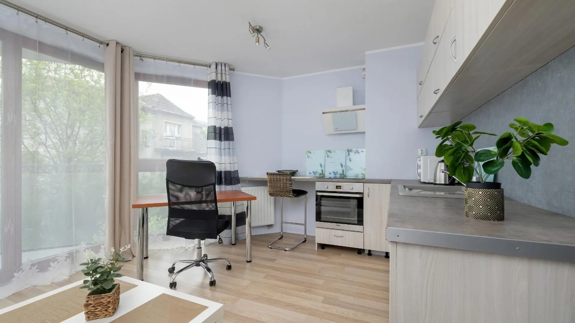Studio Z Parkingiem I Balkonem W Krakowie By Rent Like Home 0*,  Polska