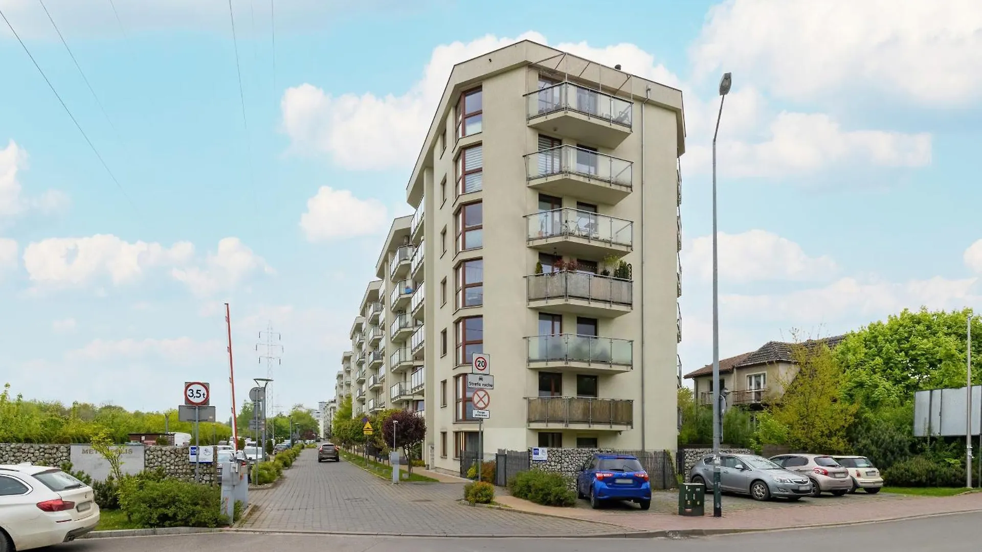 Studio Z Parkingiem I Balkonem W Krakowie By Rent Like Home 0*,  Polska