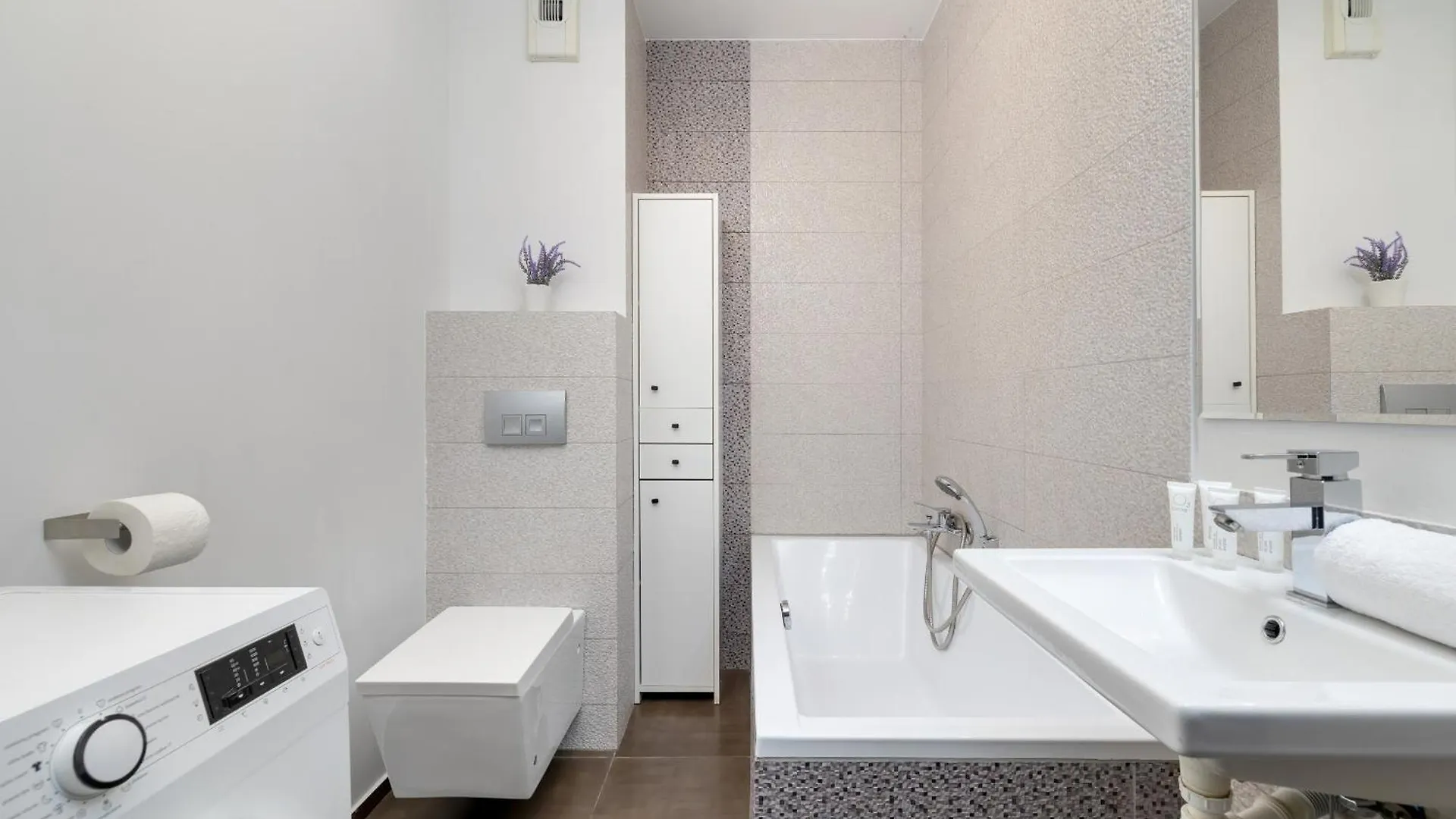Apartment Studio Z Parkingiem I Balkonem W Krakowie By Rent Like Home