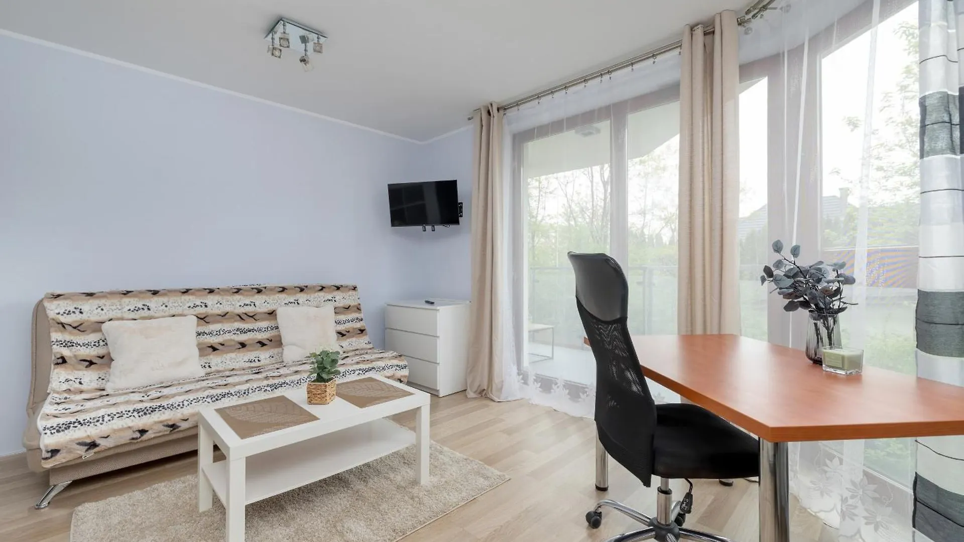Studio Z Parkingiem I Balkonem W Krakowie By Rent Like Home