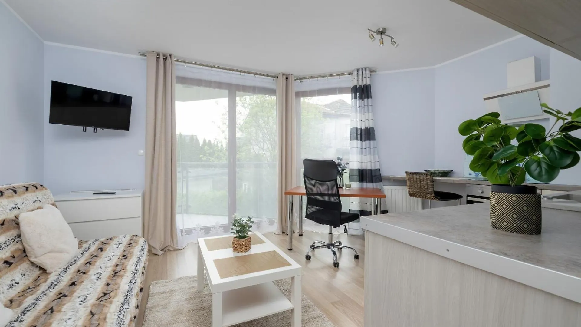 Apartment Studio Z Parkingiem I Balkonem W Krakowie By Rent Like Home Poland